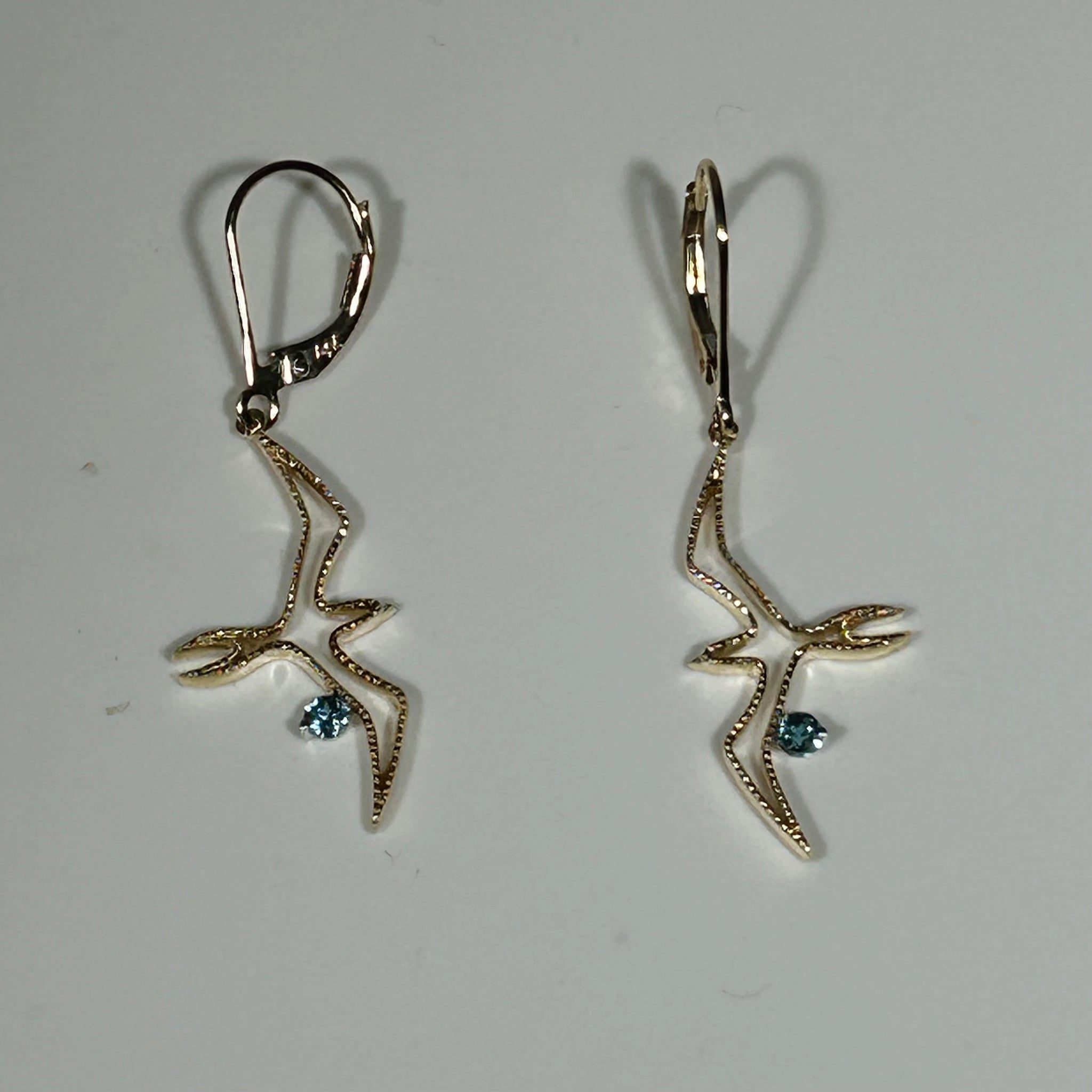 Pendant “Iwa Bird” 3mm Blue Zircon 14k 2T