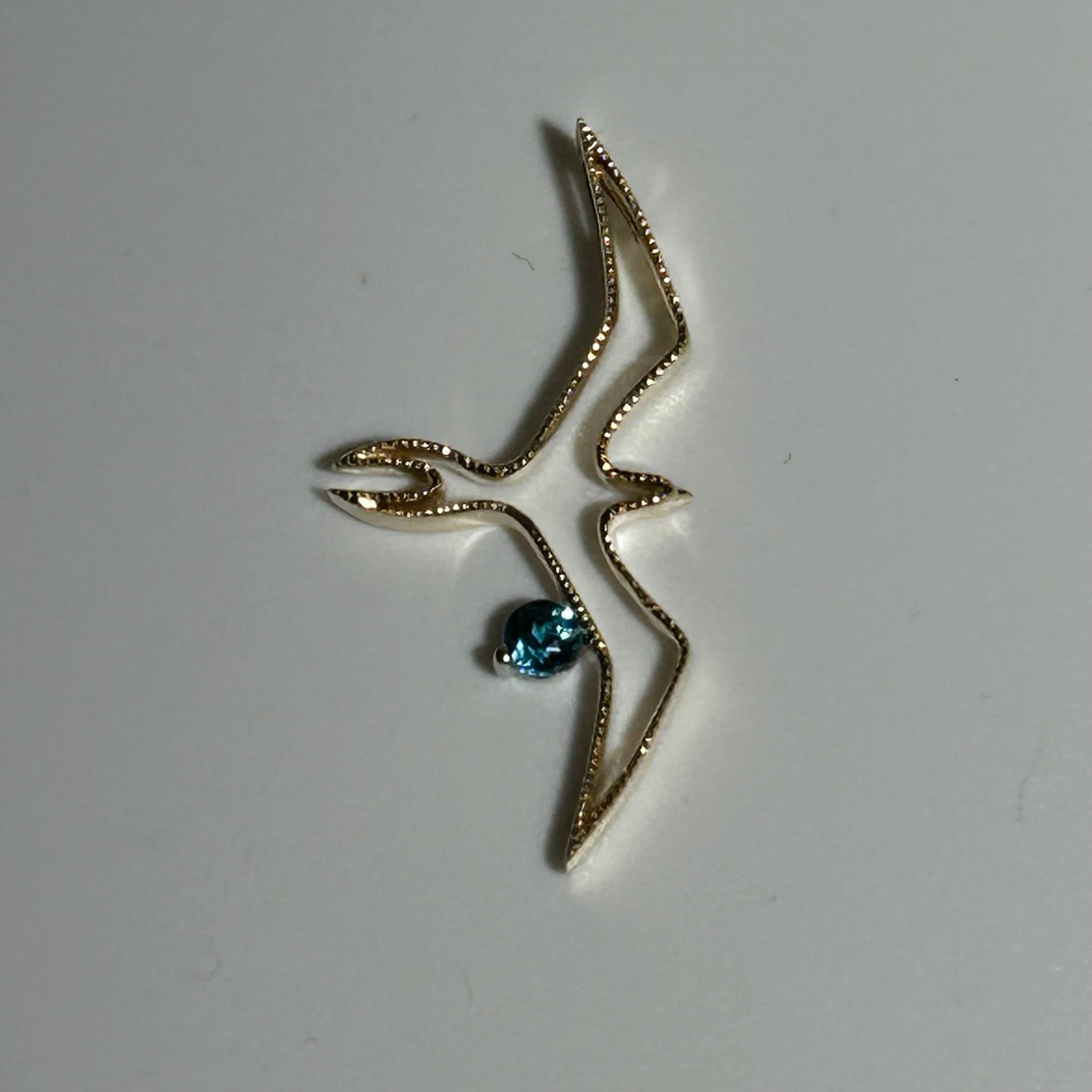 Pendant “Iwa Bird” 3mm Blue Zircon 14k 2T