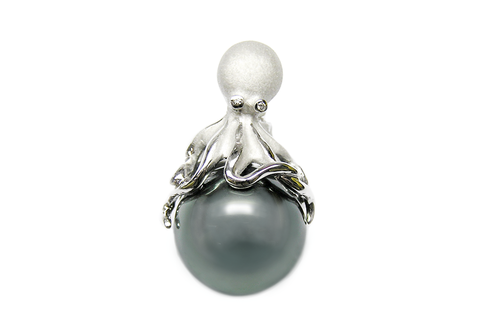 White Gold Octopus Pendant with Peacock Tahitian Pearl